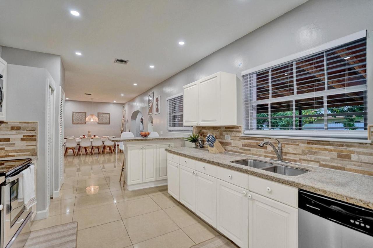 Luxury Rattan Getaway Villa Miami Exterior photo